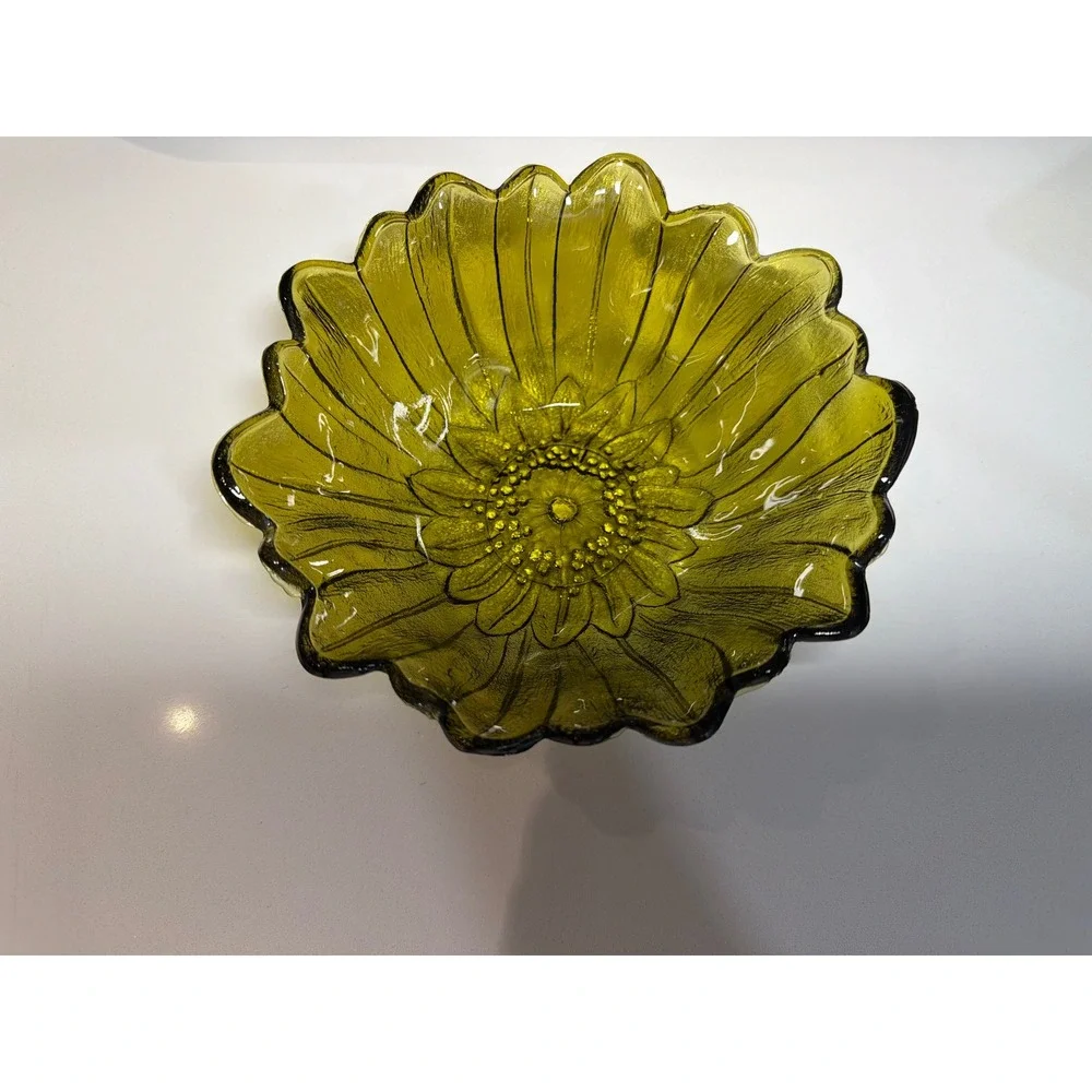 Vintage‎ Indiana Glass Lily Pons sunflower bowl in avocado green